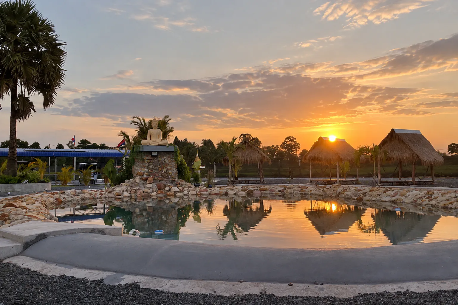 Le resort Rock Oasis illuminé la nuit